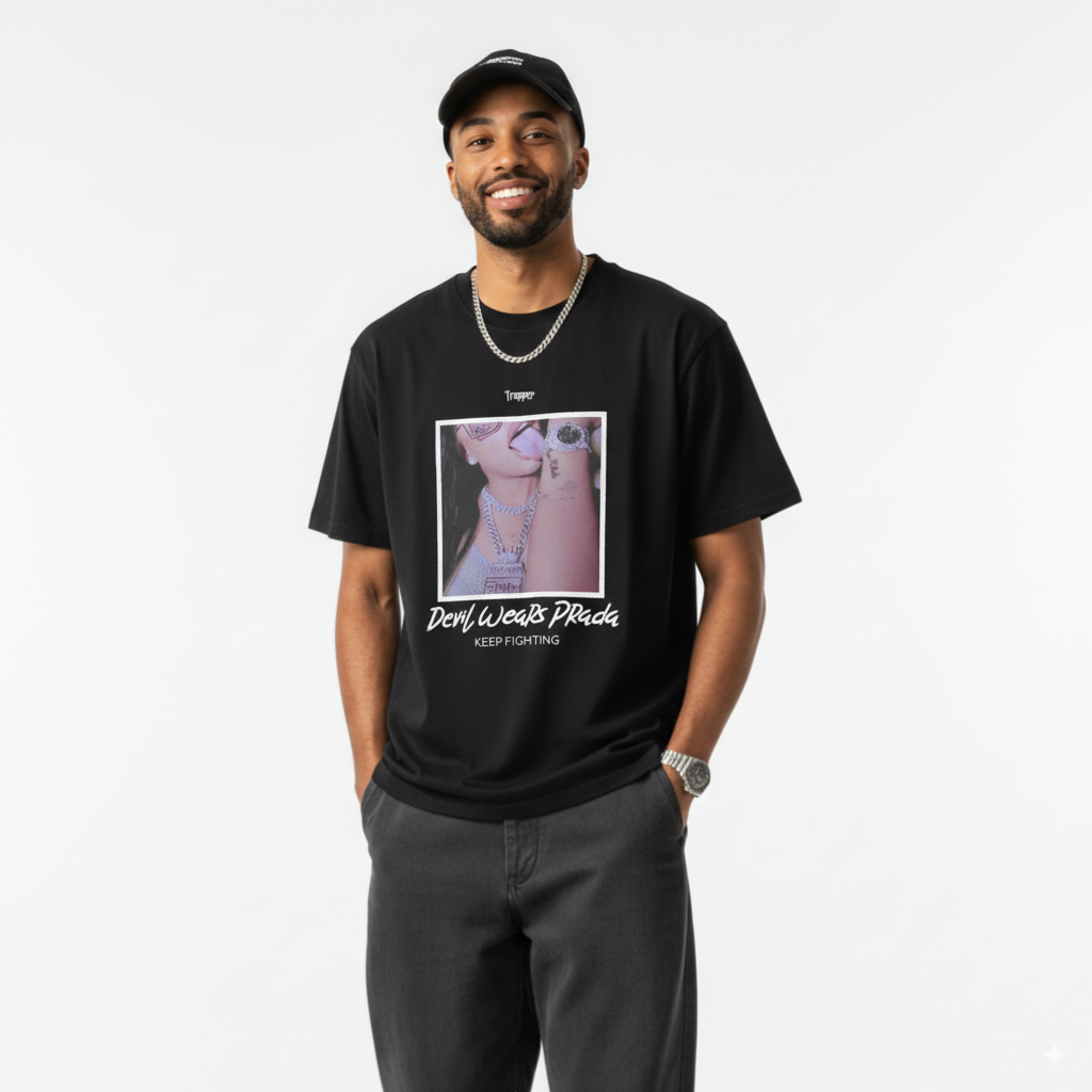 DEVIL WEARS V2 Maglietta unisex